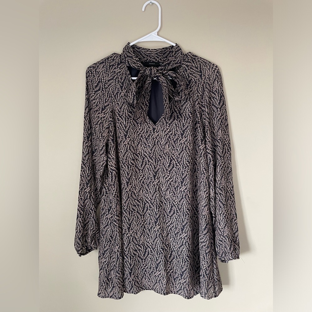 Talula Cadogan dress NWOT SIZE XS bow  tie neckline long sleeve flowy